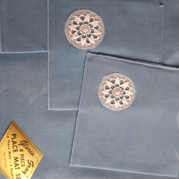 Vintage 4 Placemats with 4 Matching Napkins All Rayon Original Packaging New - Picture 2 of 13